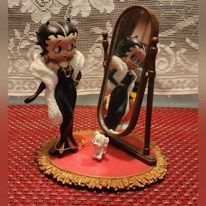 Betty Boop Looking in Mirror Figurine